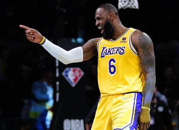 开云体育入口-沃格尔继续持有乐观态度 詹姆斯：有机会就得补强